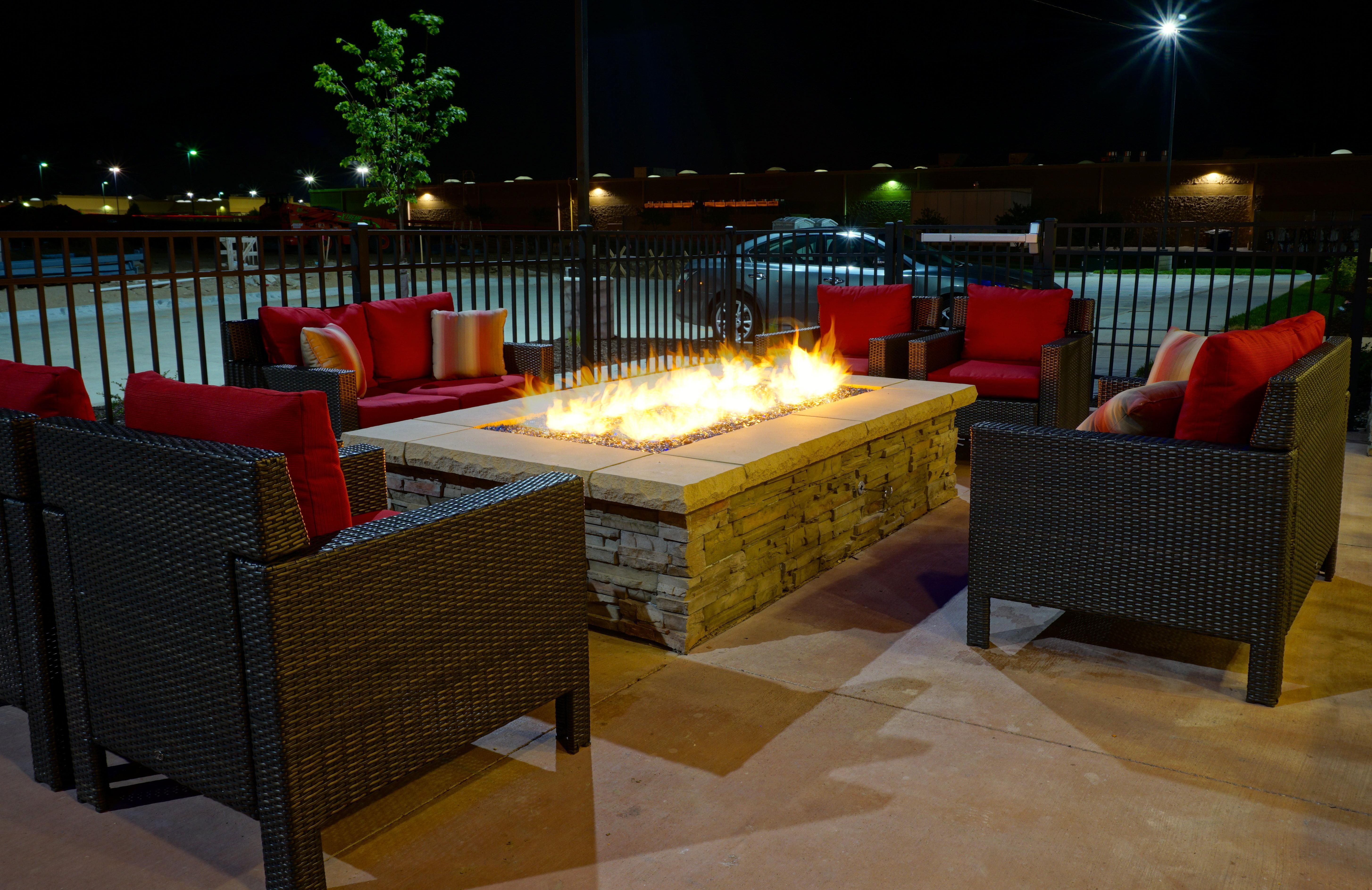 Holiday Inn Express & Suites Omaha - Millard Area By Ihg Exterior foto
